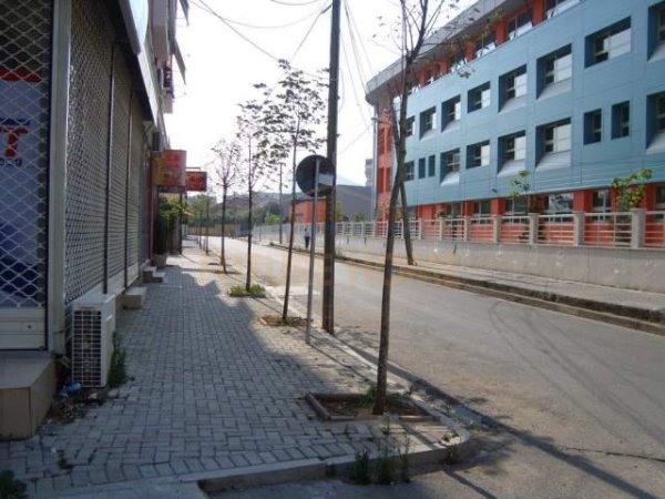 Tirane, shitet ambjent biznesi Kati -1, 180 m² 93.000 Euro (Rruga Frosina Plaku)