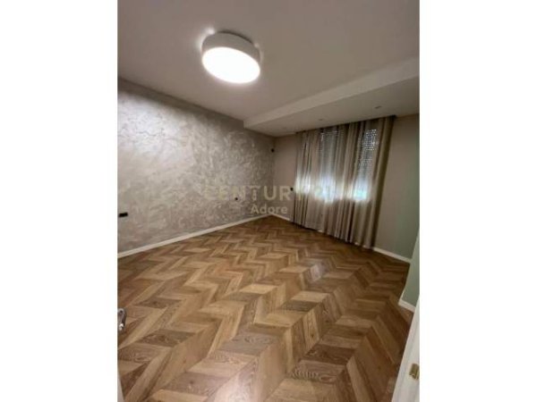 Tirane, jepet me qera Vile 5+1 Kati 0, 168 m² 1.500 Euro (Rr. e Kavajes)