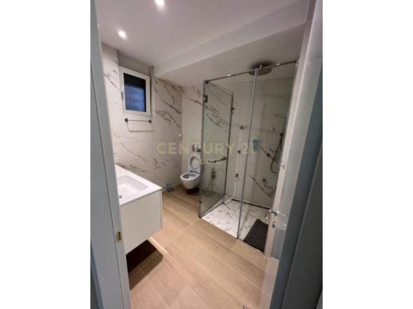 Tirane, jepet me qera Vile 5+1 Kati 0, 168 m² 1.500 Euro (Rr. e Kavajes)