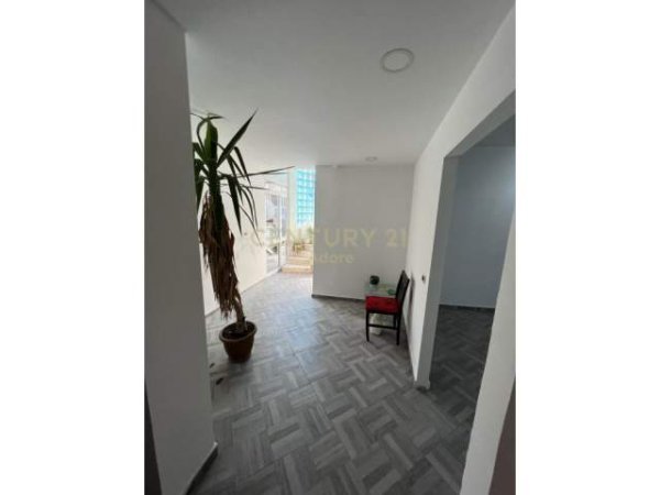 Tirane, jepet me qera Vile 5+1 Kati 0, 168 m² 1.500 Euro (Rr. e Kavajes)