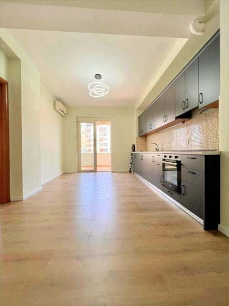 Tirane, shes apartament 1+1 62 m² 115.000 Euro (Komuna e Parisit, Ish New York)