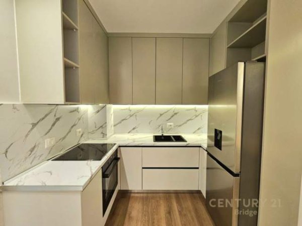 Tirane, jepet me qera apartament Kati 4, 102 m² 820 Euro (Liqeni i Thate, Kompleksi FZ Construction Tirana, Albania)