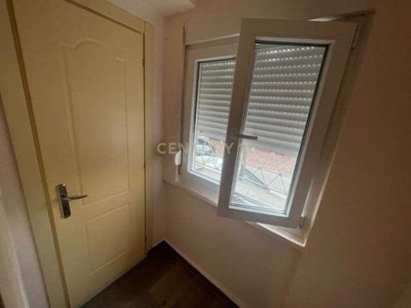 Tirane, shitet apartament Kati 1, 75 m² 130.000 Euro (Tirana, Albania)