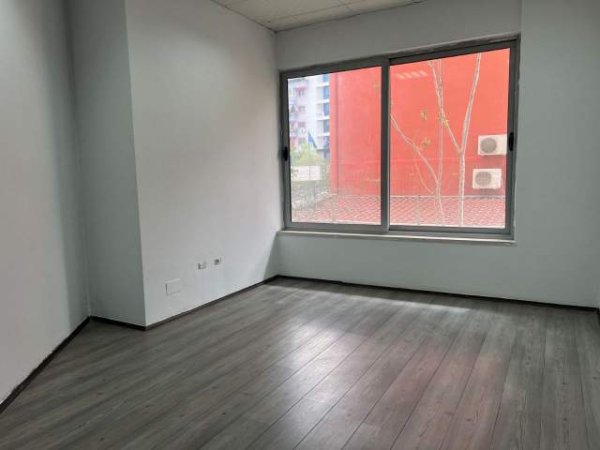 Tirane, jepet me qera zyre Kati 2, 200 m² 2.200 Euro (Komuna e parisit)
