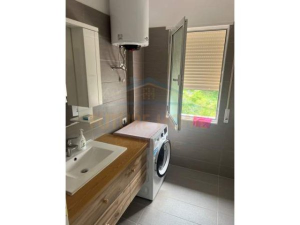 Tirane, jepet me qera apartament 1+1+BLK Kati 2, 82 m² 350 Euro (fresk)