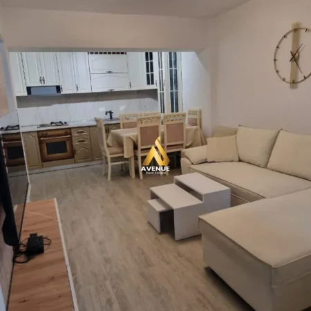 Tirane, jepet me qera apartament 2+1 Kati 0, 80 m² 600 € (rruga e durresit)