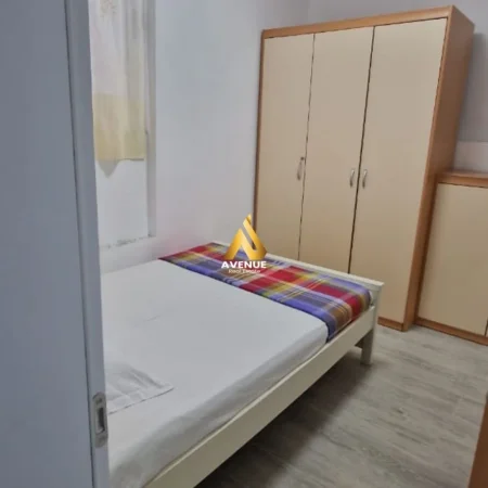 Tirane, jepet me qera apartament 2+1 Kati 0, 80 m² 600 € (rruga e durresit)
