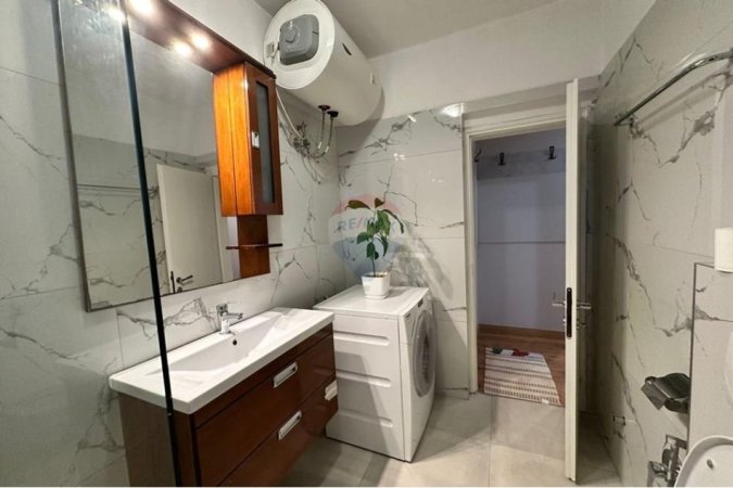 Tirane, jepet me qera apartament 2+1+Ballkon , 85 m² 700 € (Ish Fusha e Aviacionit)