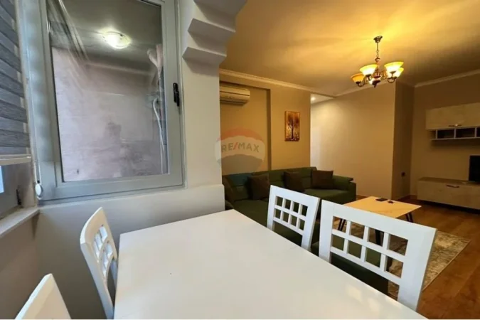 Tirane, jepet me qera apartament 2+1+Ballkon , 85 m² 700 € (Ish Fusha e Aviacionit)