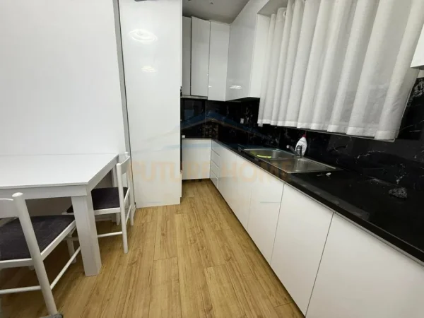 Tirane, jepet me qera 2+1 Kati 3, 68 m² 450 € (XHAMIA SELITES)  UNA61510