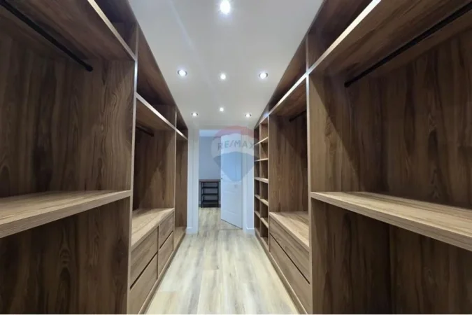 Tirane, shitet apartament duplex Dublex , 215 m² 470.000 € (Liqeni I Thatë, Tiranë(ID: 530191006-1128)