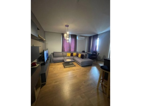 Tirane, jepet me qera apartament 2+1 Kati 5, 110 m² 1.000 € (Rruga Bardhyl)