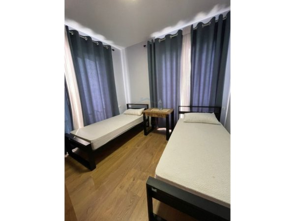Tirane, jepet me qera apartament 2+1 Kati 5, 110 m² 1.000 € (Rruga Bardhyl)