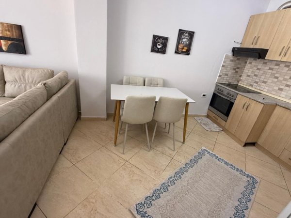 Tirane, jepet me qera apartament 1+1+Ballkon Kati 7, 74 m² 430 € (Yzberisht)