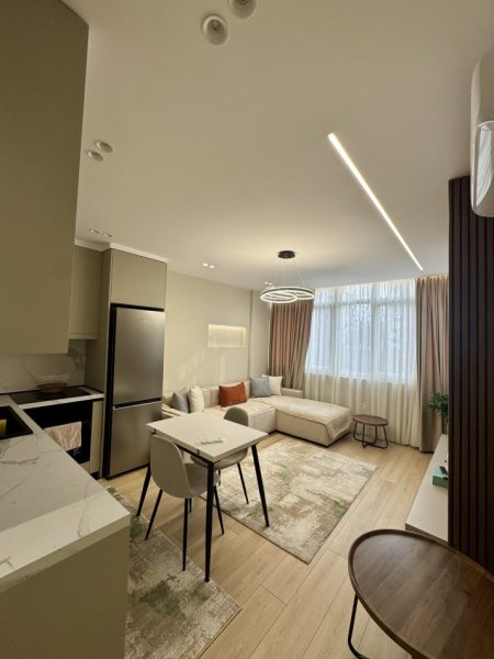 Tirane, jepet me qera apartament 1+1+Ballkon Kati 3, 56 m² 600 € (Brryli)