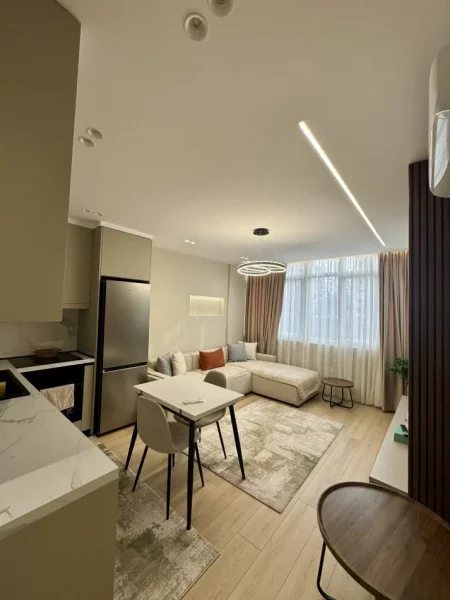 Tirane, jepet me qera apartament 1+1+Ballkon Kati 3, 56 m² 600 € (Brryli)