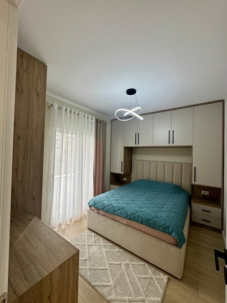 Tirane, jepet me qera apartament 1+1+Ballkon Kati 3, 56 m² 600 € (Brryli)