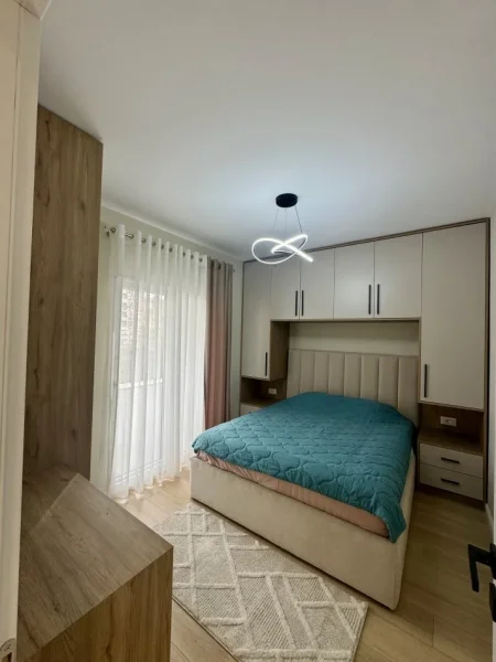 Tirane, jepet me qera apartament 1+1+Ballkon Kati 3, 56 m² 600 € (Brryli)