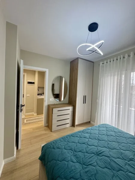 Tirane, jepet me qera apartament 1+1+Ballkon Kati 3, 56 m² 600 € (Brryli)