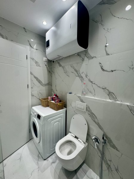 Tirane, jepet me qera apartament 1+1+Ballkon Kati 3, 56 m² 600 € (Brryli)