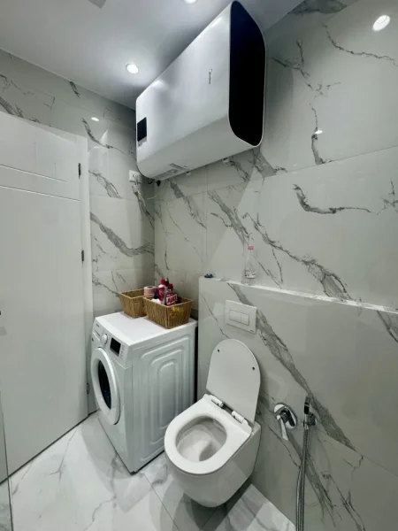 Tirane, jepet me qera apartament 1+1+Ballkon Kati 3, 56 m² 600 € (Brryli)