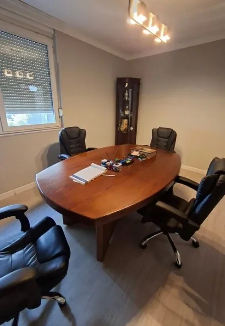 Qira, Ambient per Zyra, Myslym Shyri, Tiranë.