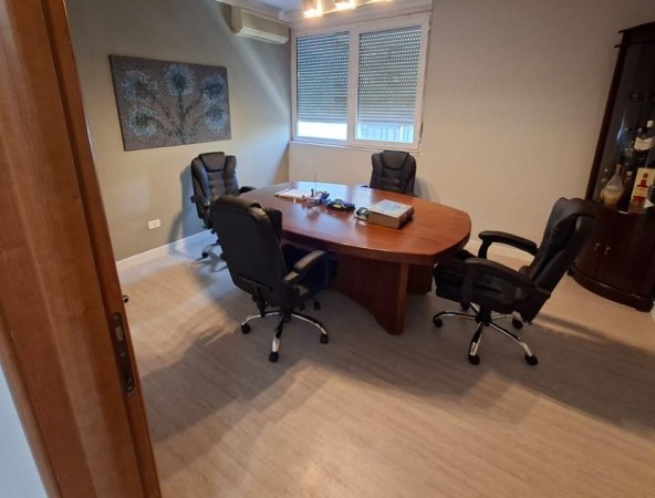 Qira, Ambient per Zyra, Myslym Shyri, Tiranë.