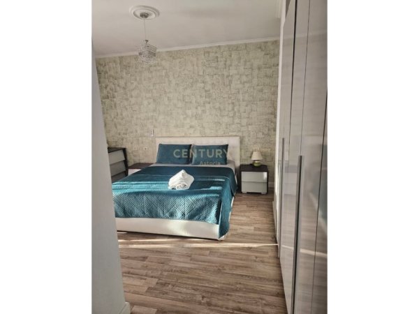 Tirane, jepet me qera apartament 3+1 Kati 16, 157 m² 1.200 € 
