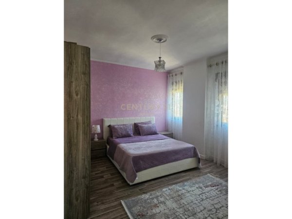 Tirane, jepet me qera apartament 3+1 Kati 16, 157 m² 1.200 € 