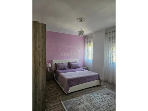Tirane, jepet me qera apartament 3+1 Kati 16, 157 m² 1.200 € 