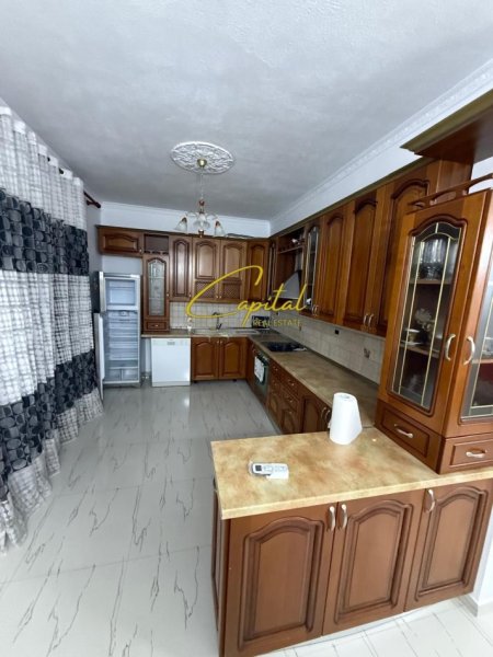 Tirane, jepet me qera apartament 2+1 Kati 3, 115 m² 550 € (SAUK)