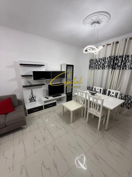 Tirane, jepet me qera apartament 2+1 Kati 3, 115 m² 550 € (SAUK)