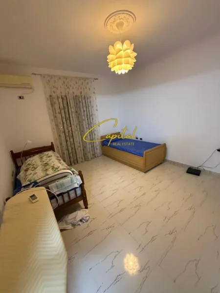 Tirane, jepet me qera apartament 2+1 Kati 3, 115 m² 550 € (SAUK)