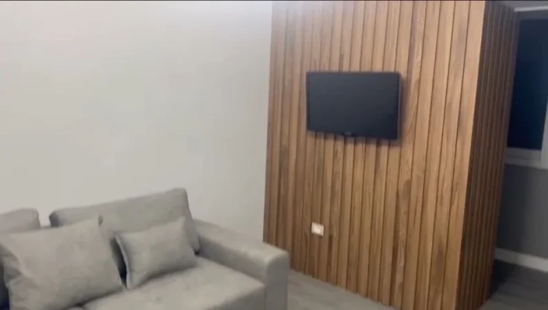 Tirane, jepet me qera apartament 1+1 Kati 1, 67 m² 550 € (Pazari i ri)