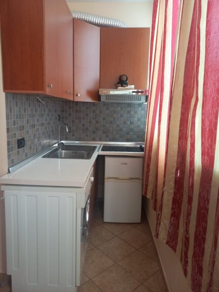 Tirane, jepet me qera apartament 1+1 Kati 2, 40 m² 290 € (Rruga 5 maji)