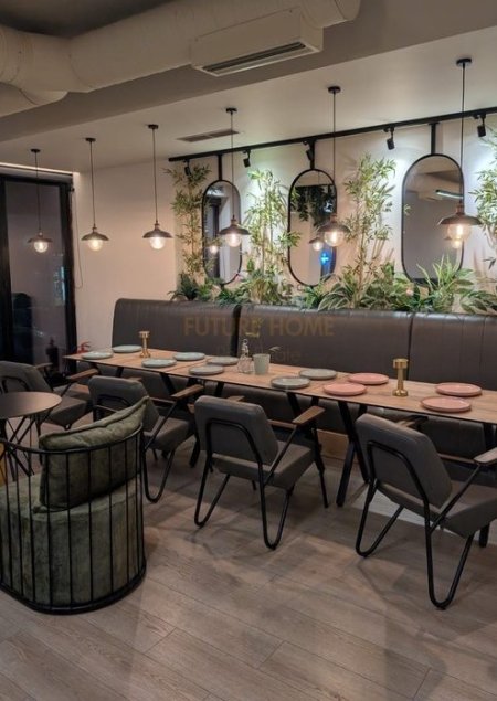 Shitet, Biznes Bar Lounge, prane Pallatit me Shigjeta, Tirane