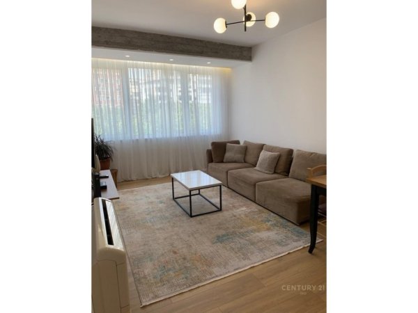 Tirane, jepet me qera apartament 2+1 Kati 3, 85 m² 620 € 