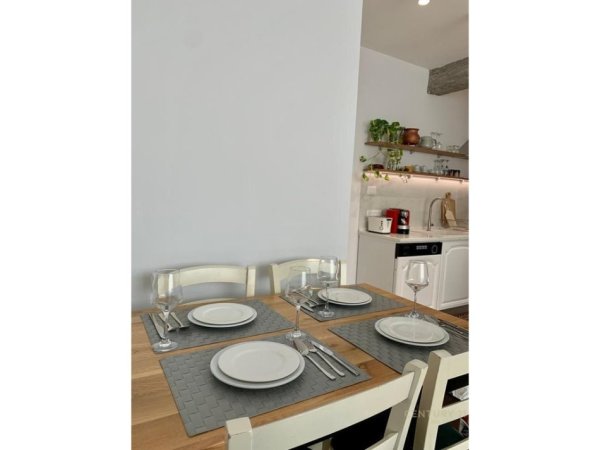 Tirane, jepet me qera apartament 2+1 Kati 3, 85 m² 620 € 