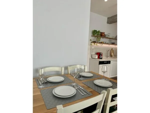 Tirane, jepet me qera apartament 2+1 Kati 3, 85 m² 620 € 