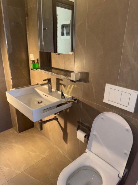 Tirane, jepet me qera ambjent biznesi Kati 0, 60 m² 1.500 € (QENDER)