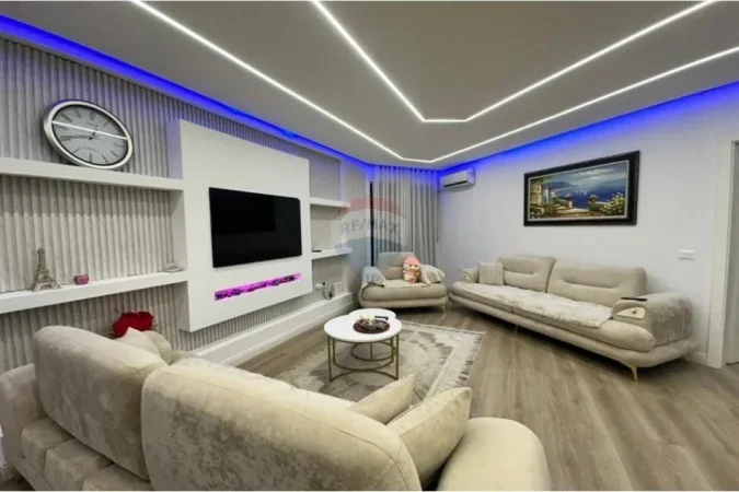 Tirane, jepet me qera apartament 2+1+Ballkon , 112 m² 600 € (Fresku)