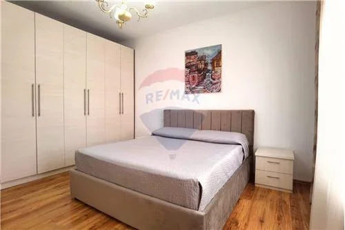 Tirane, jepet me qera apartament 1+1 Kati 3, 70 m² 550 € (Liqeni i thate)