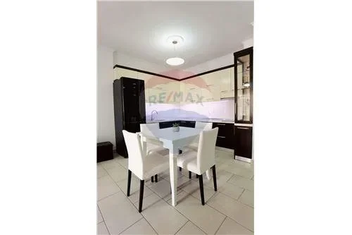 Tirane, jepet me qera apartament 1+1 Kati 3, 70 m² 550 € (Liqeni i thate)