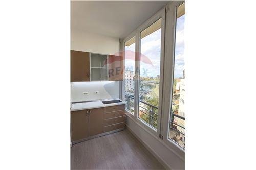 Tirane, jepet me qera apartament 1+1 Kati 3, 70 m² 550 € (Liqeni i thate)
