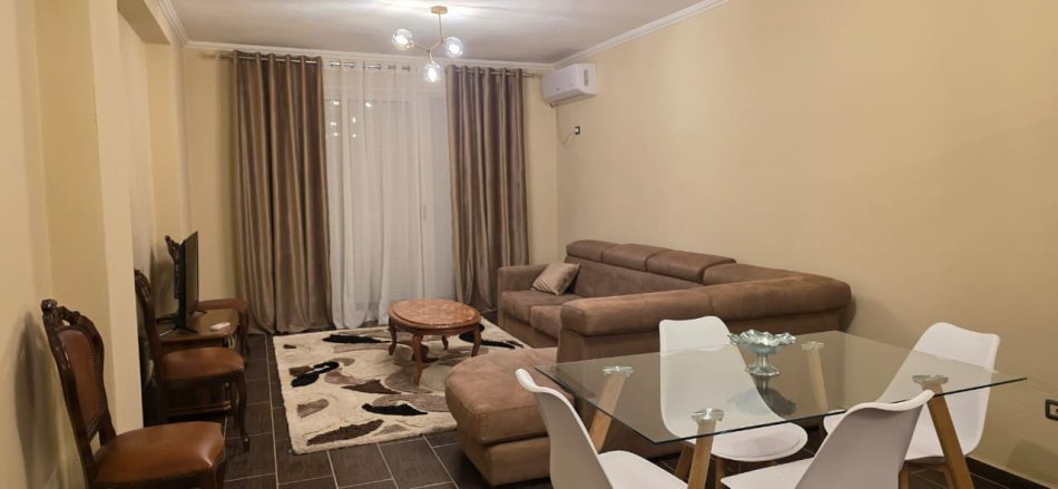 Tirane, jepet me qera apartament 2+1 Kati 6, 120 m² 520 € 