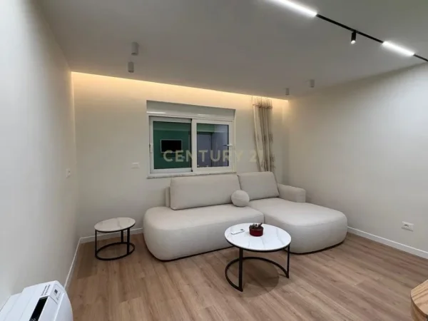 Tirane, jepet me qera apartament 2+1 Kati 2, 80 m² 850 € 
