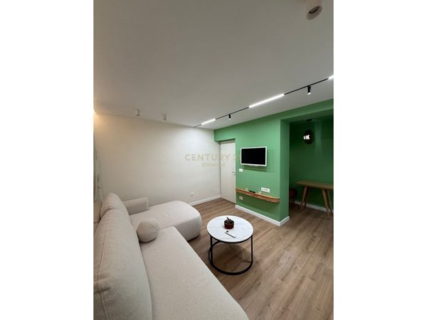 Tirane, jepet me qera apartament 2+1 Kati 2, 80 m² 850 € 