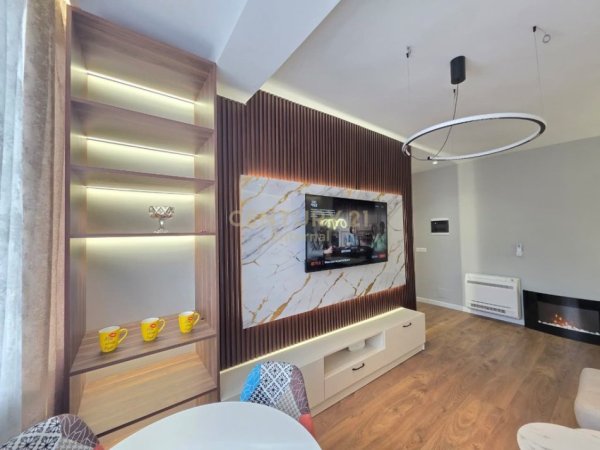 Tirane, jepet me qera apartament 2+1 Kati 5, 100 m² 1.000 € 