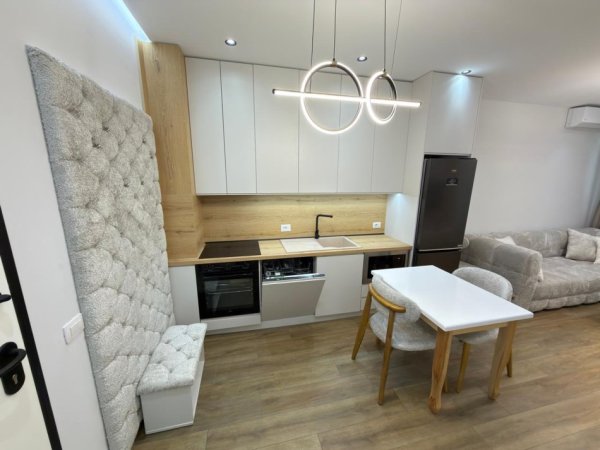 Tirane, jepet me qera apartament 1+1 Kati 6, 500 € 