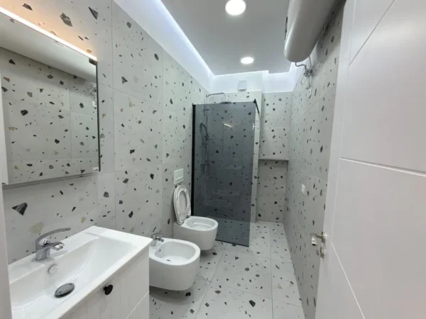 Tirane, jepet me qera apartament 1+1 Kati 6, 500 € 